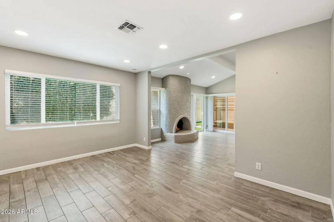 Real Estate Picture 11