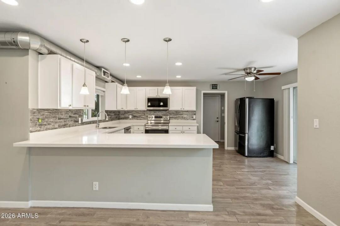Real Estate Picture 12