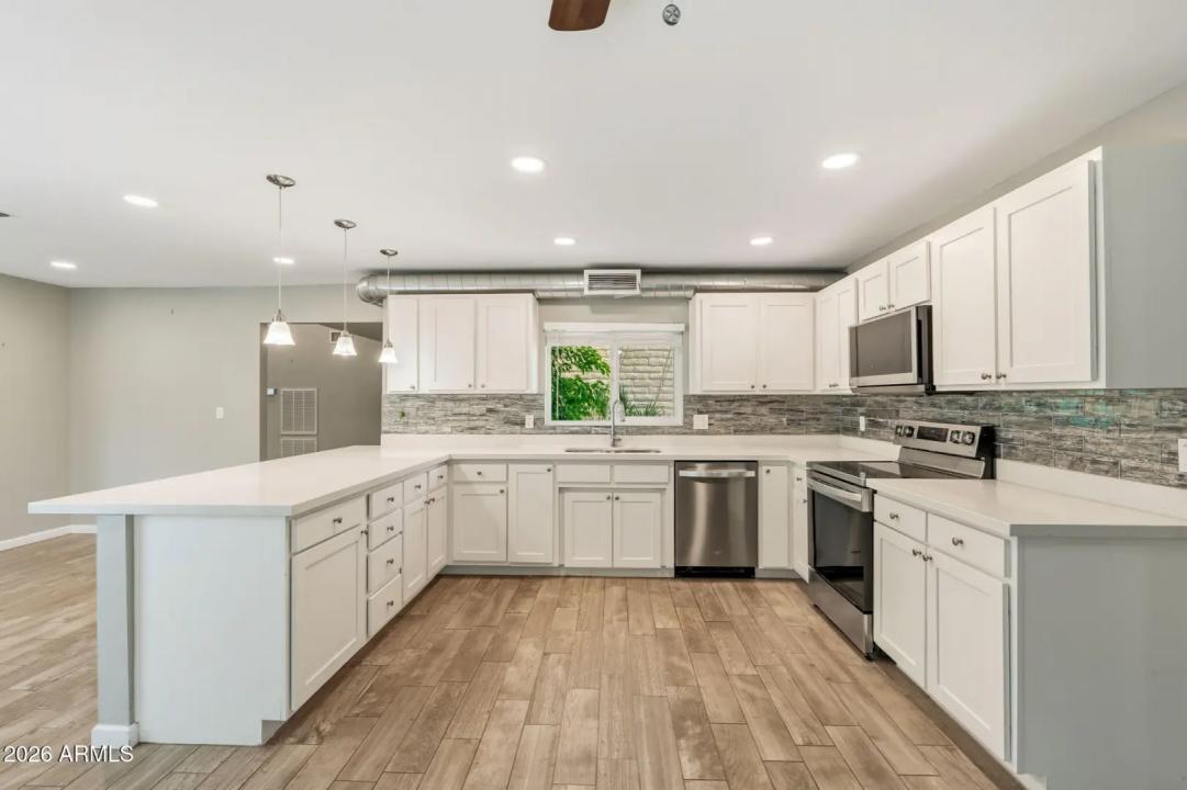 Real Estate Picture 13