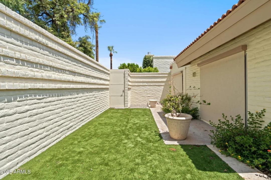 Real Estate Picture 33