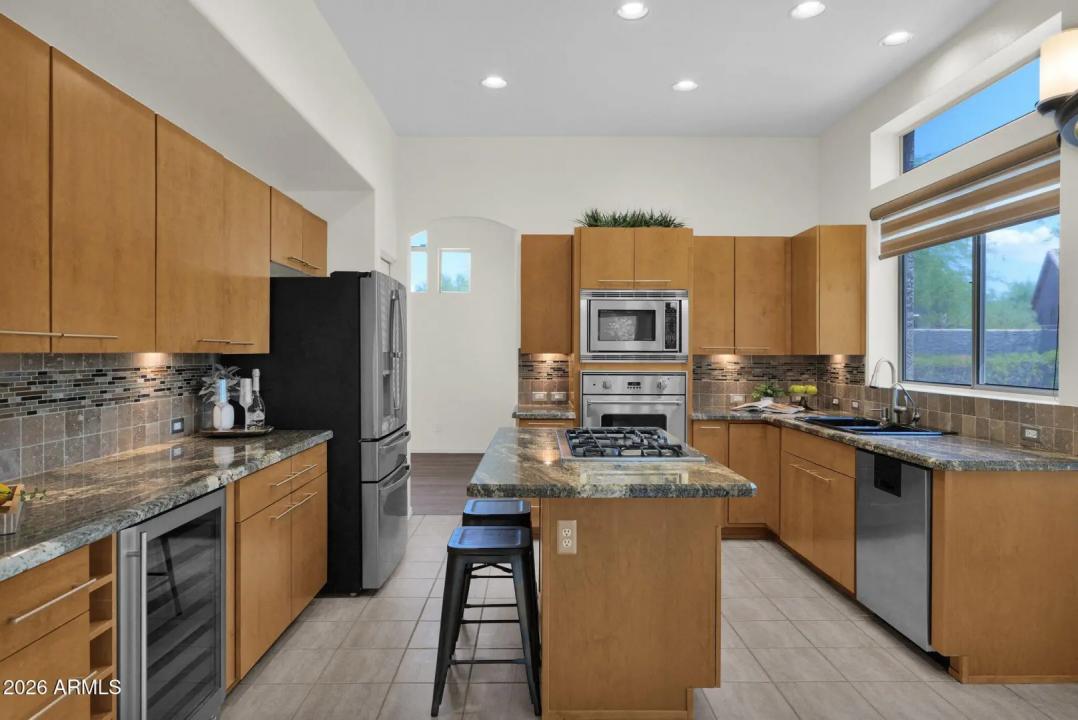 Real Estate Picture 4