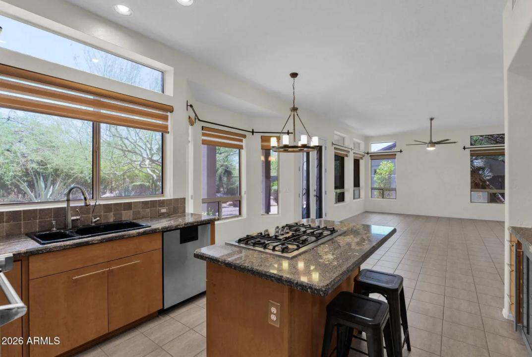 Real Estate Picture 8