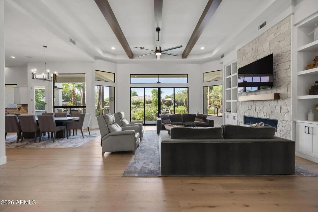 Real Estate Picture 18
