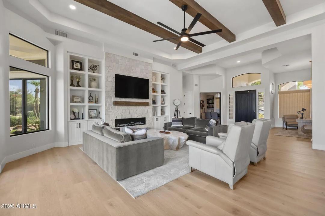 Real Estate Picture 11