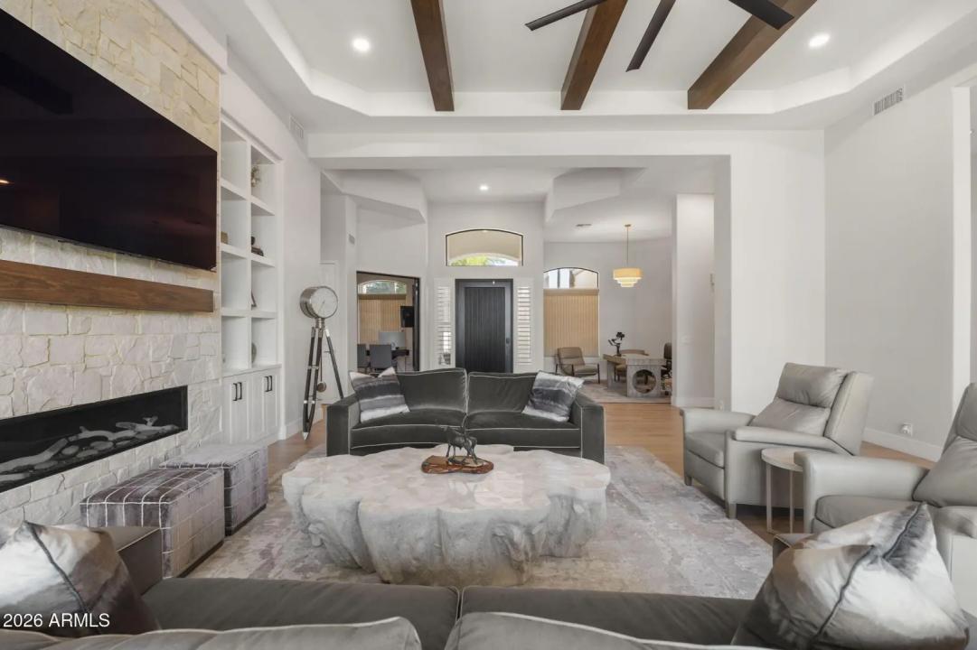 Real Estate Picture 12