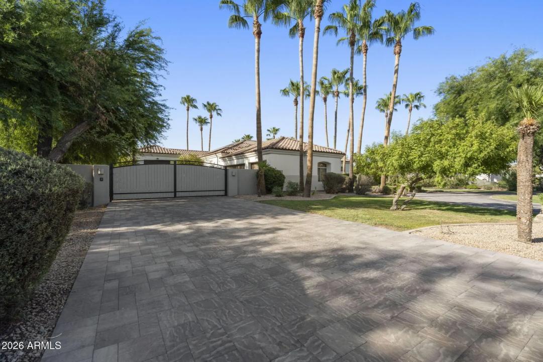 Real Estate Picture 8