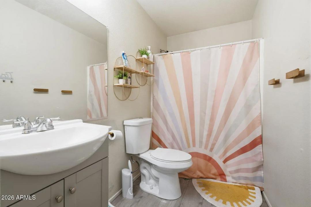 Real Estate Picture 24