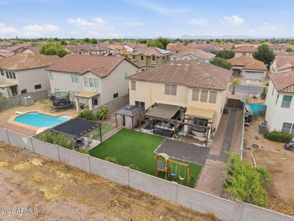 Real Estate Picture 32