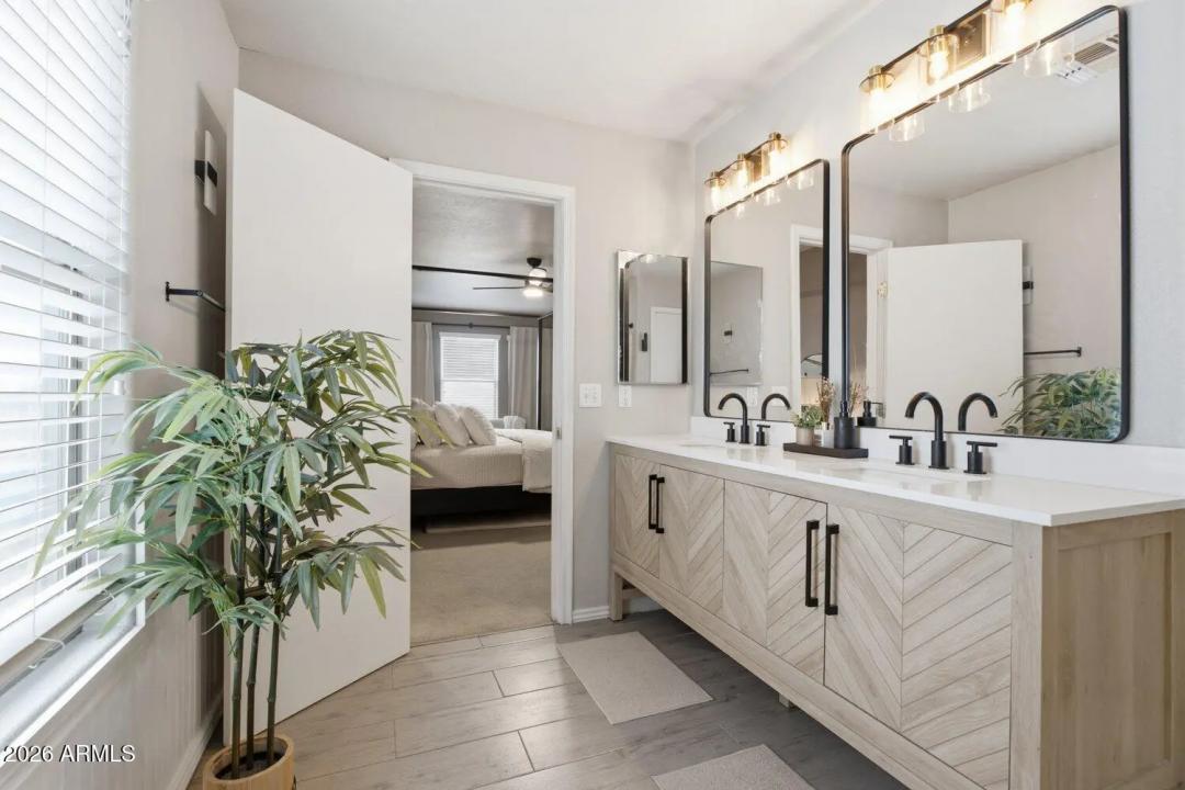 Real Estate Picture 14