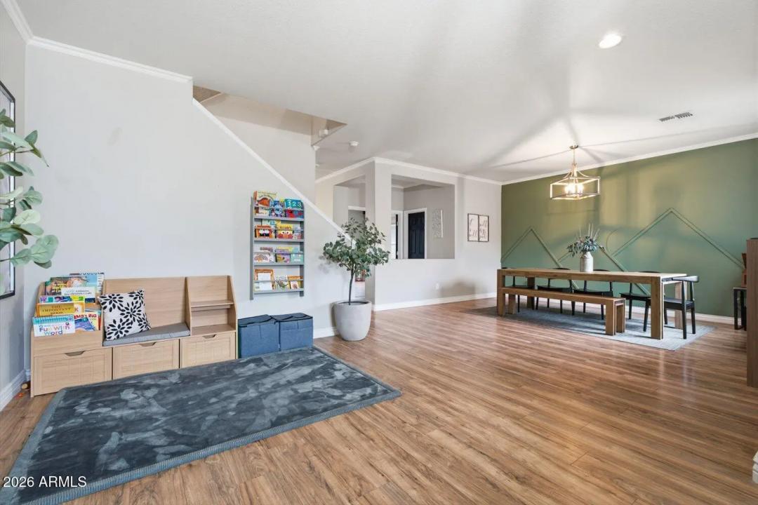 Real Estate Picture 17