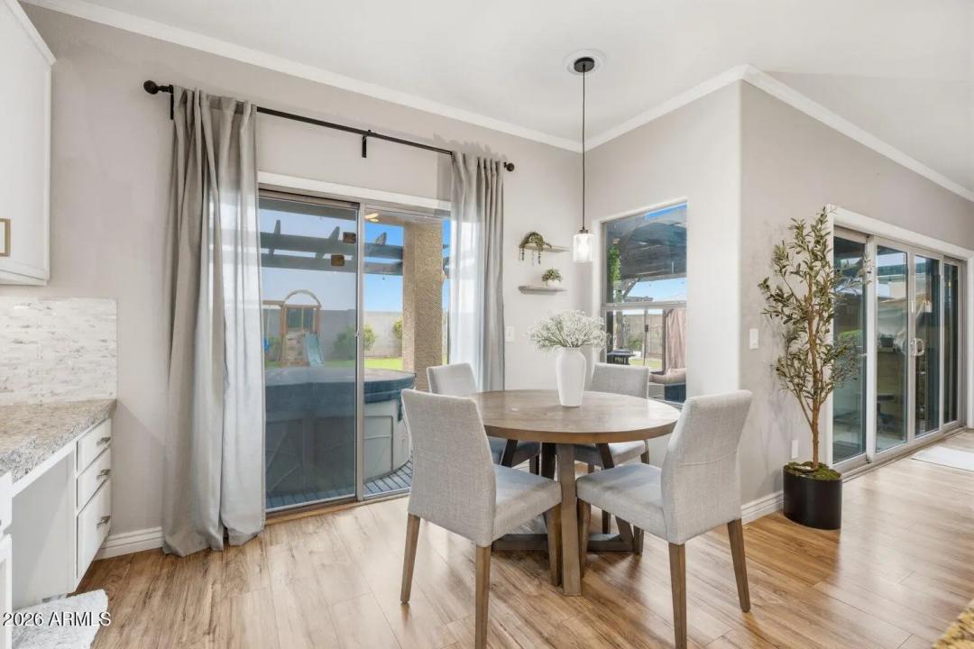 Real Estate Picture 8