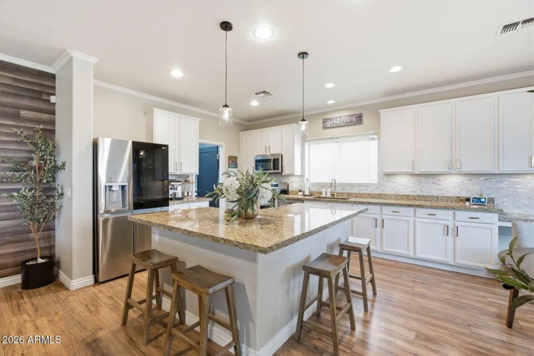 Real Estate Picture 6