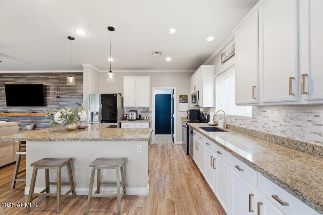 Real Estate Picture 5