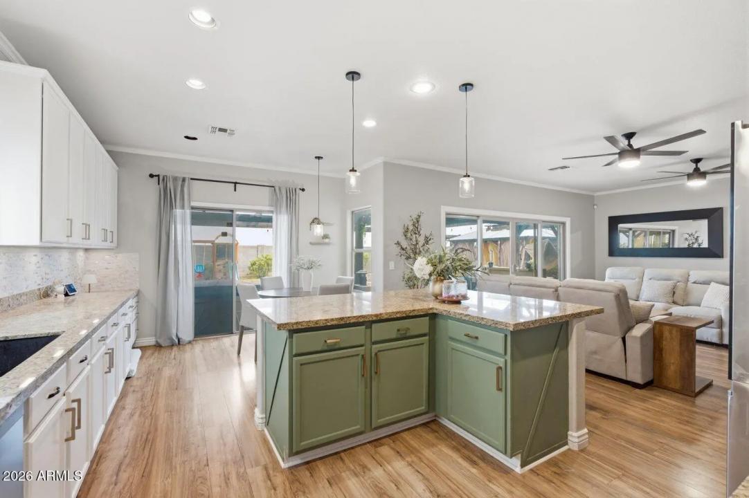 Real Estate Picture 4