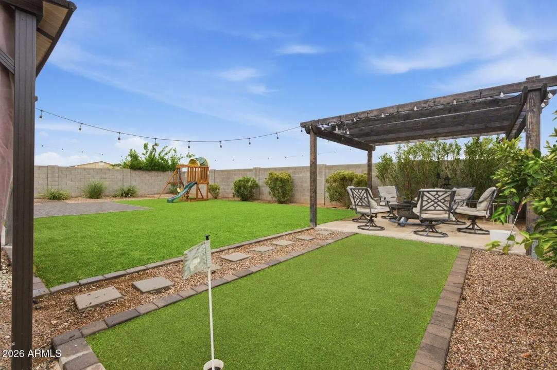 Real Estate Picture 3