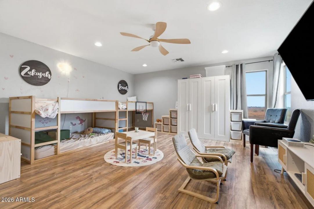 Real Estate Picture 21