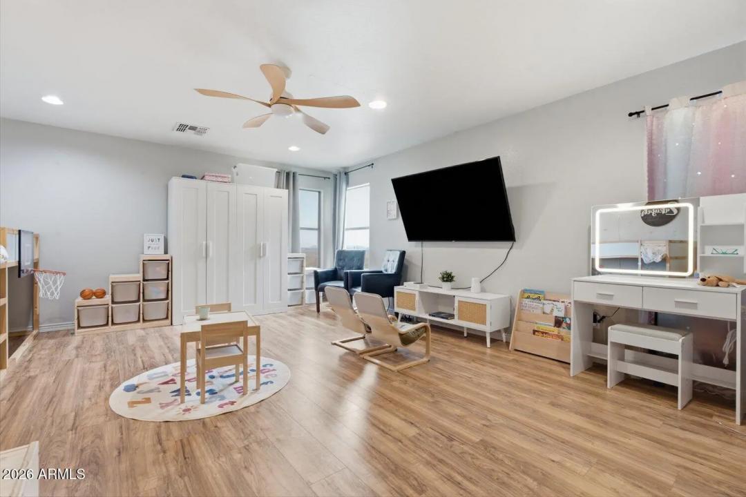 Real Estate Picture 22