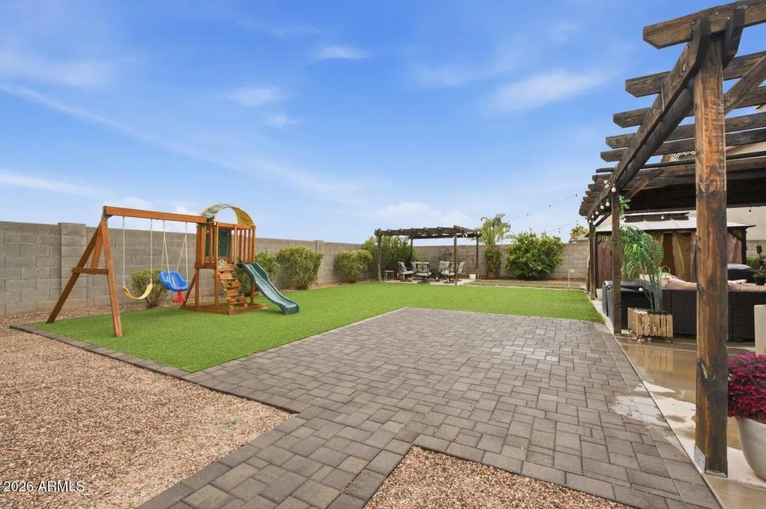 Real Estate Picture 29