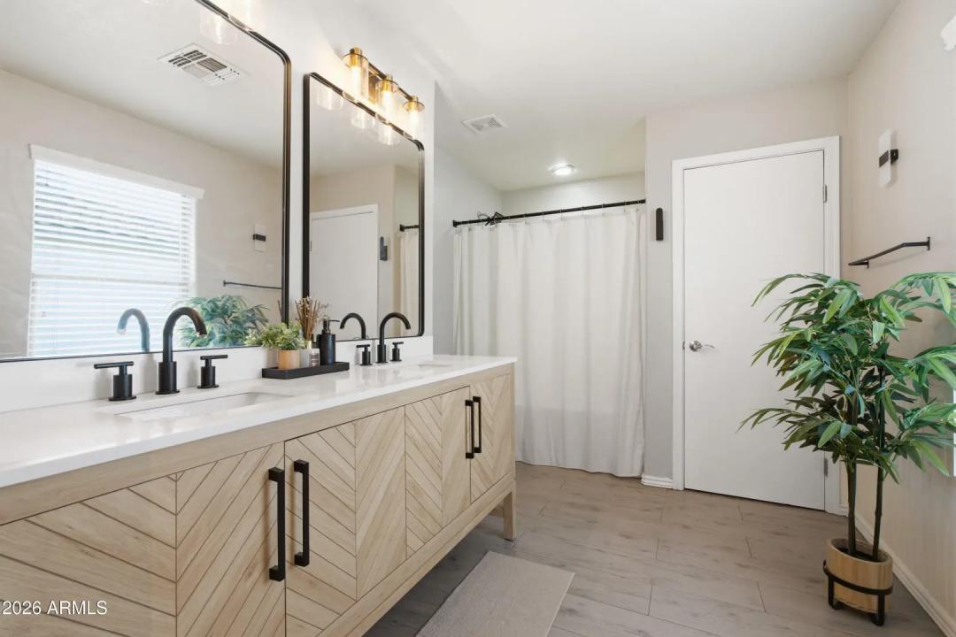 Real Estate Picture 13