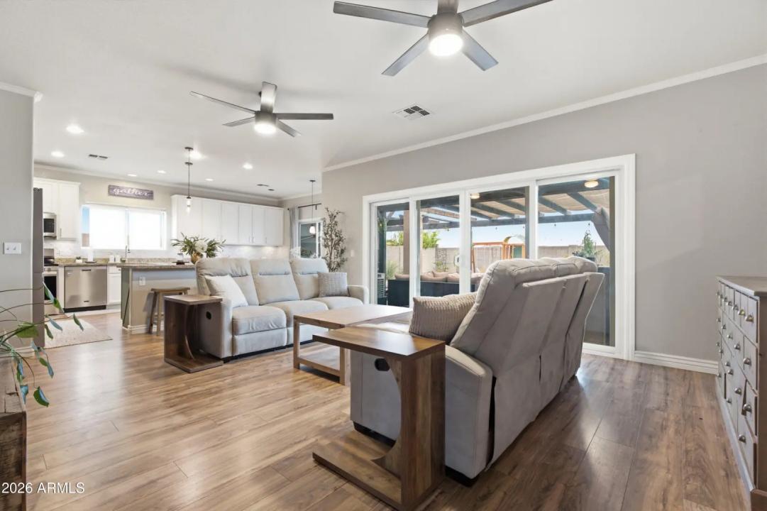 Real Estate Picture 7