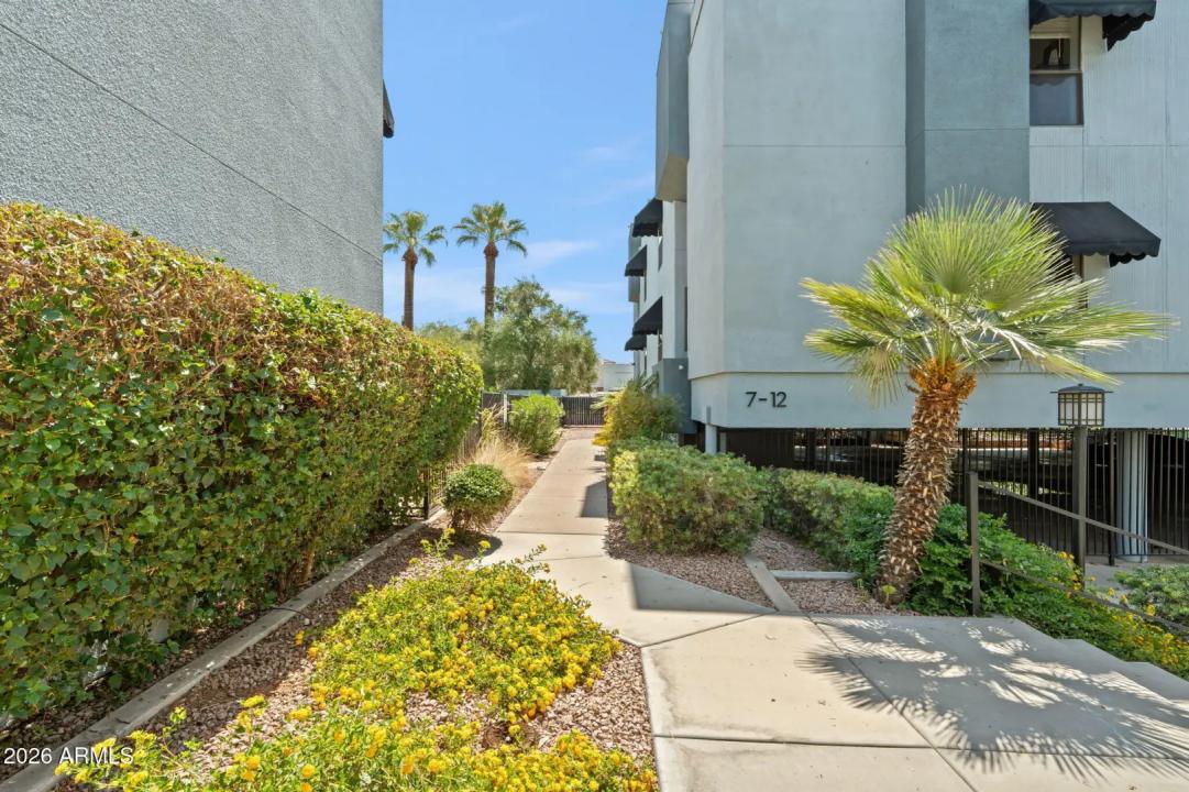 Real Estate Picture 3