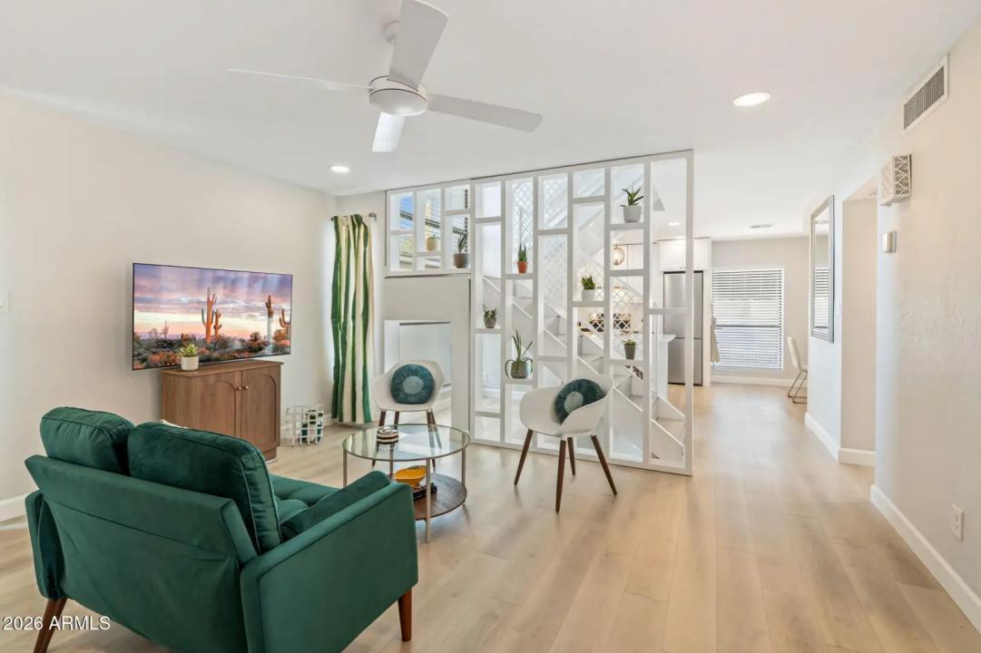 Real Estate Picture 11