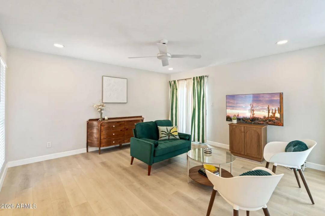 Real Estate Picture 12