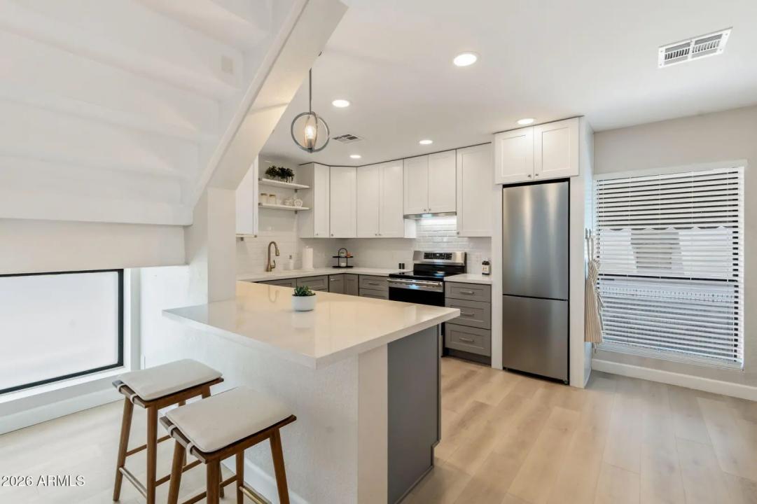 Real Estate Picture 14