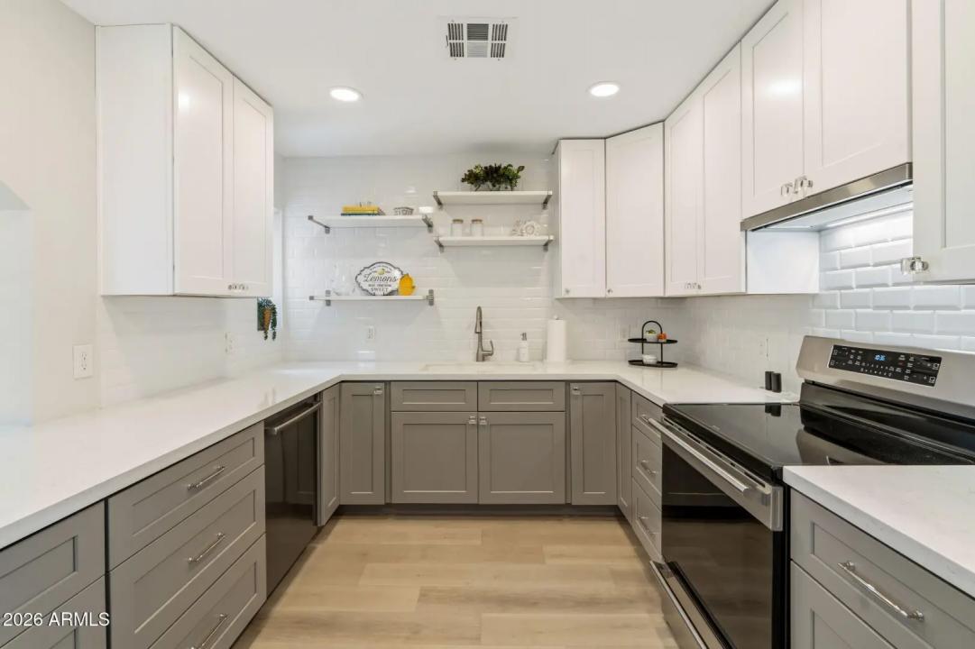 Real Estate Picture 15