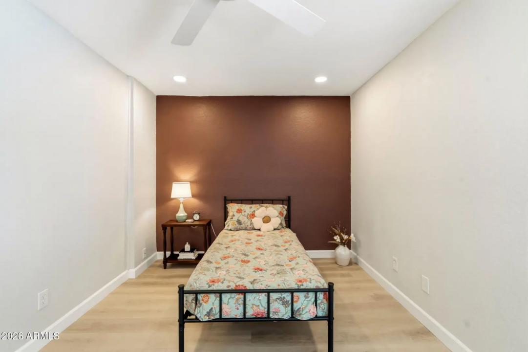 Real Estate Picture 22