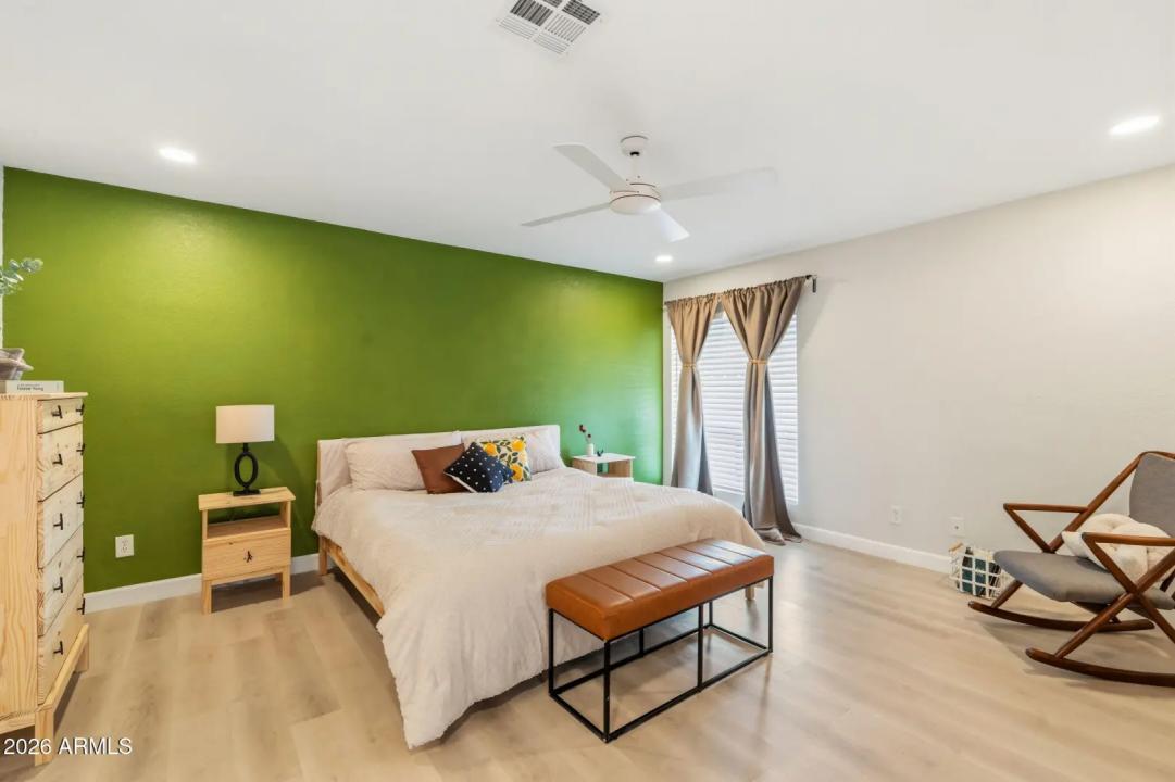 Real Estate Picture 28