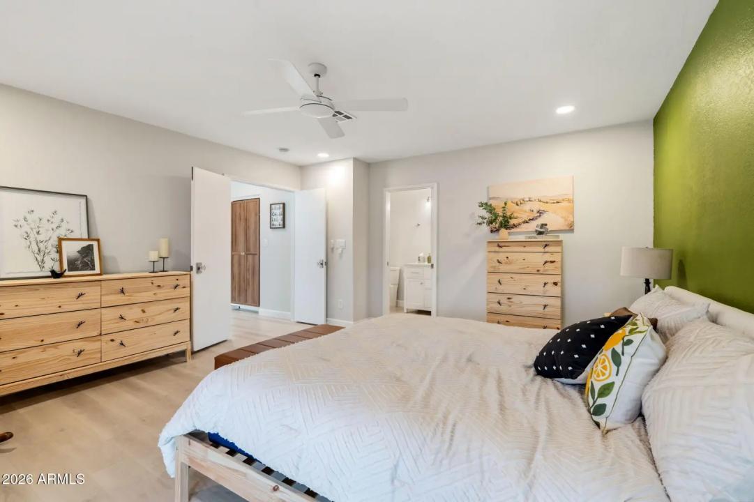 Real Estate Picture 30