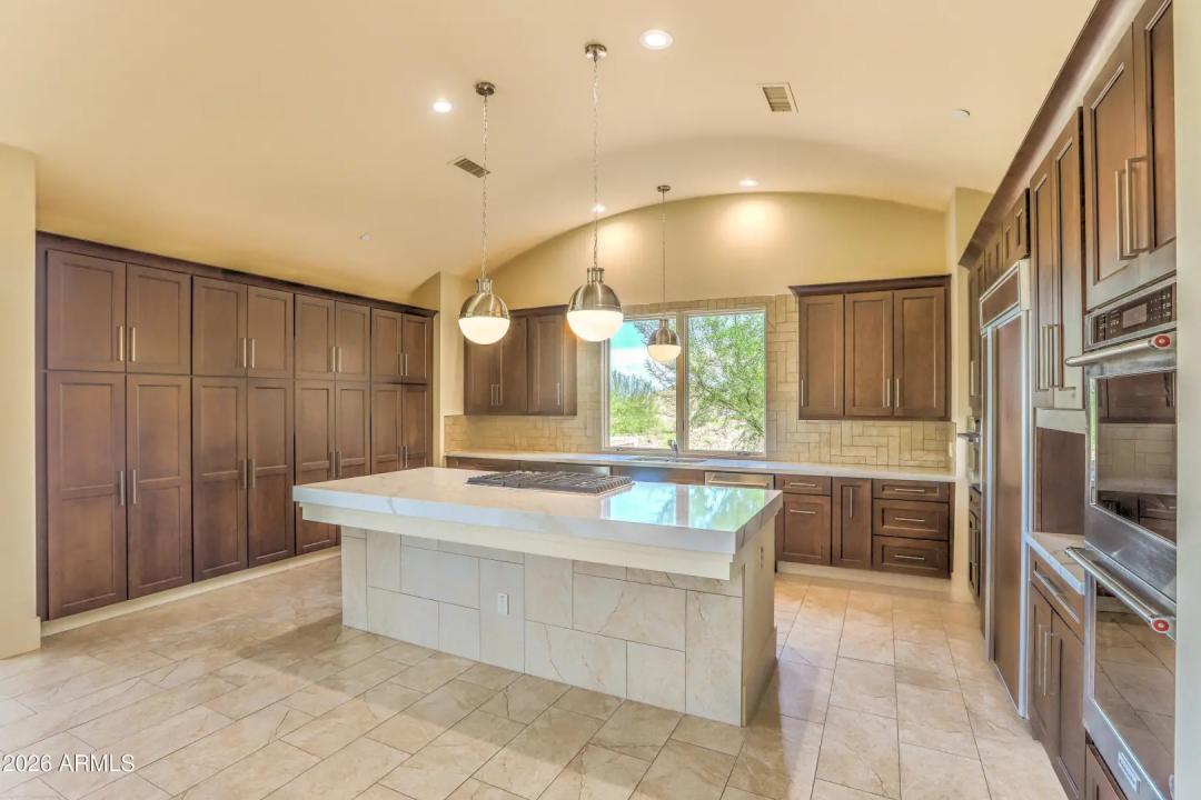 Real Estate Picture 25