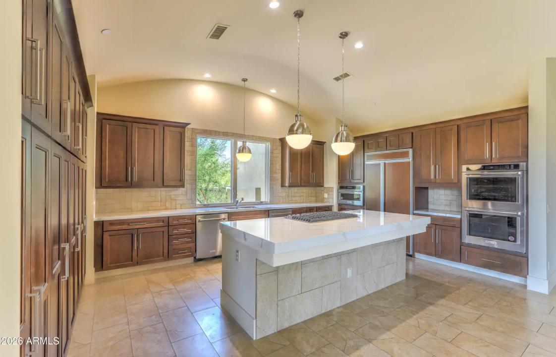 Real Estate Picture 33