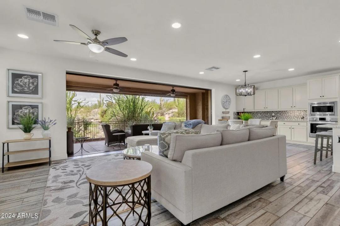 Real Estate Picture 4