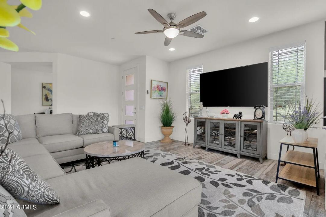 Real Estate Picture 6