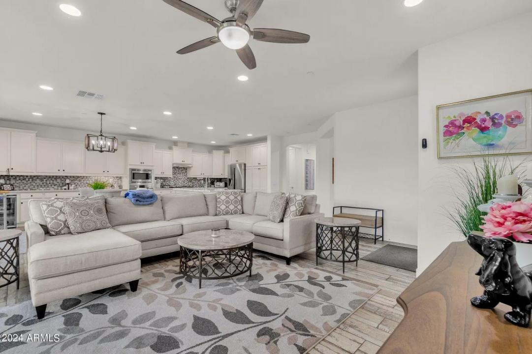 Real Estate Picture 7
