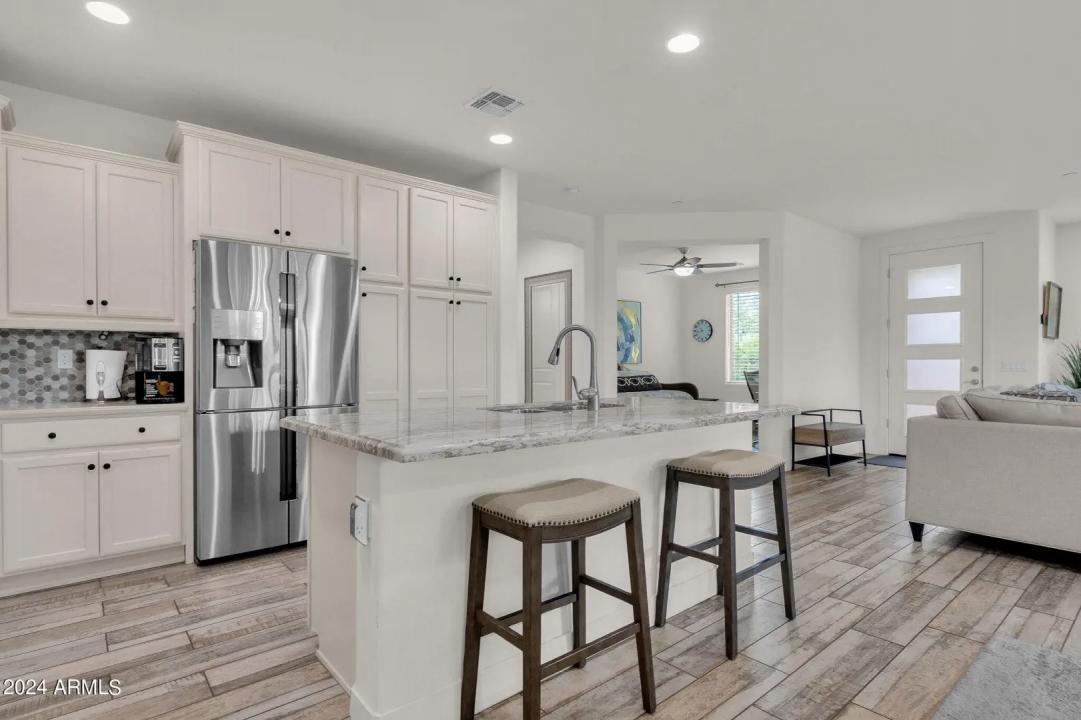 Real Estate Picture 12