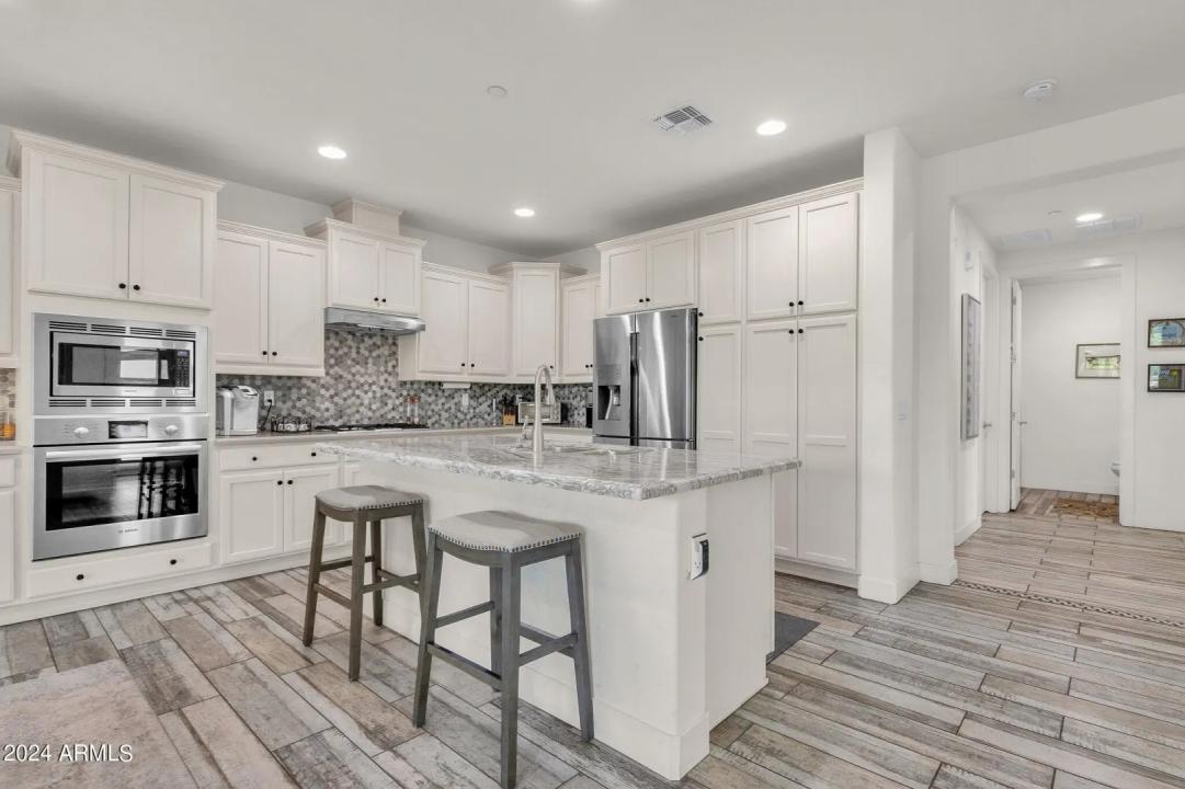Real Estate Picture 13