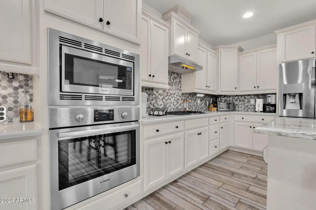 Real Estate Picture 14
