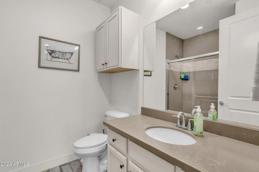 Real Estate Picture 17