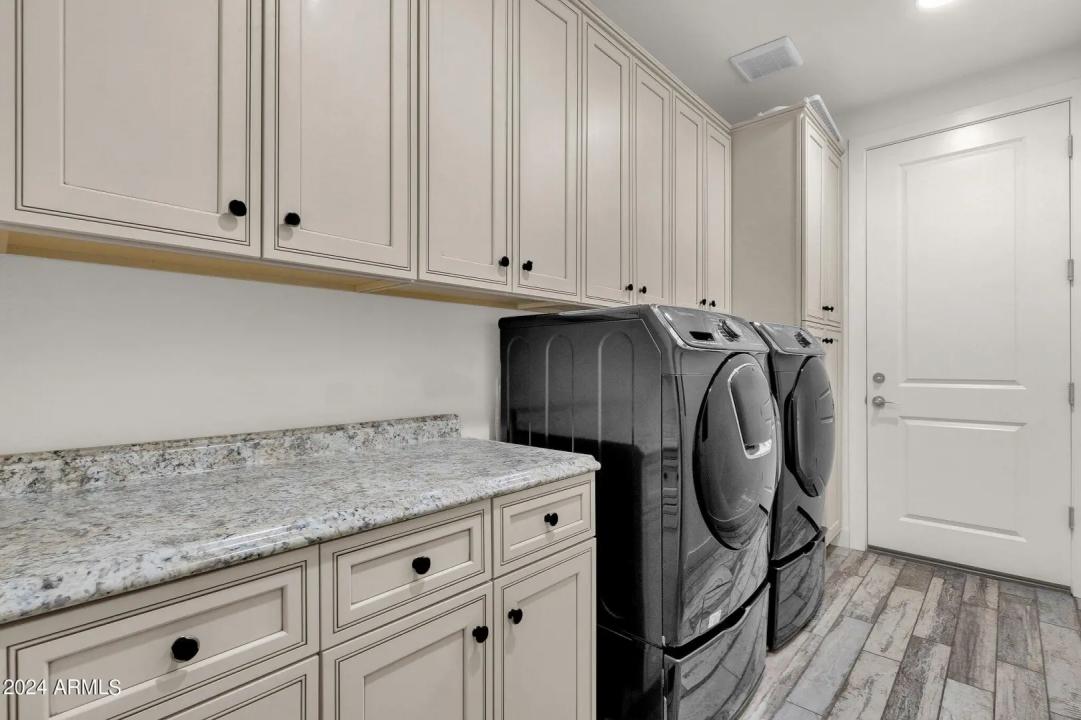 Real Estate Picture 24
