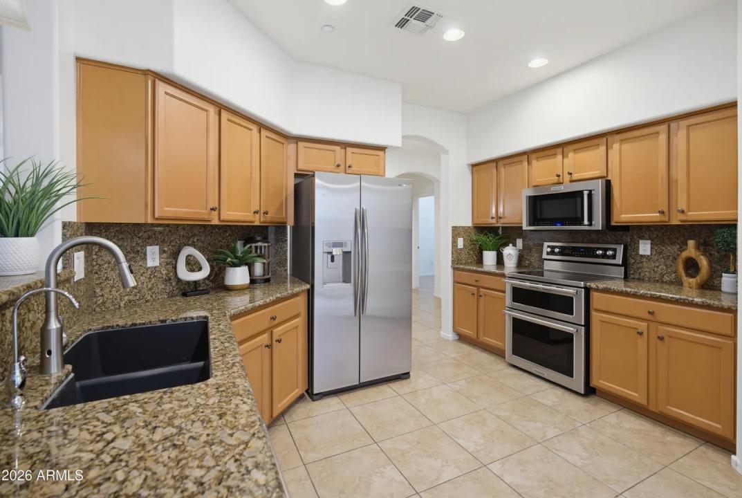 Real Estate Picture 3