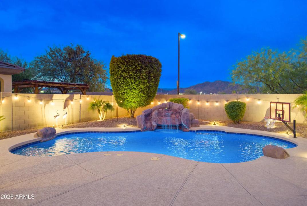 Real Estate Picture 11