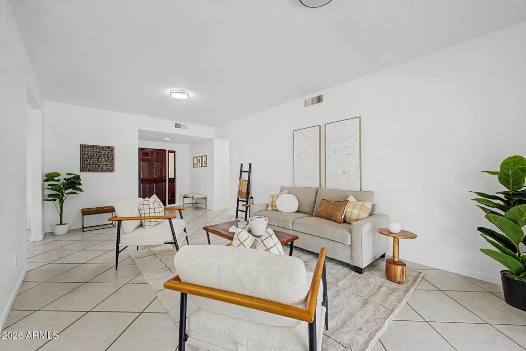 Real Estate Picture 8