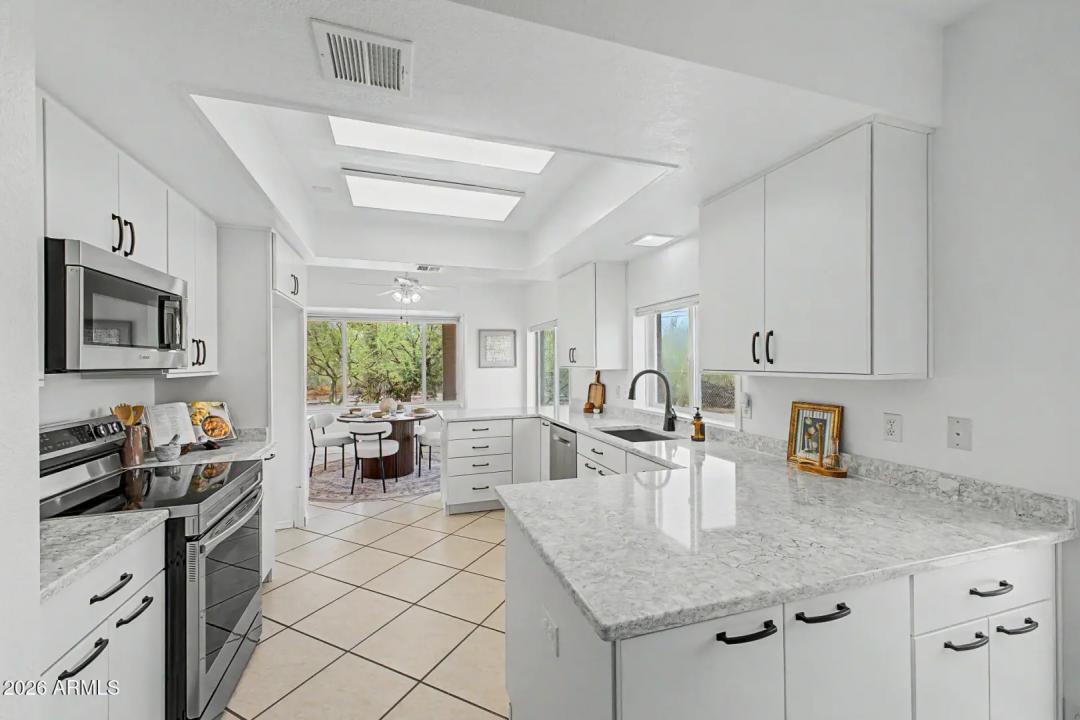 Real Estate Picture 15