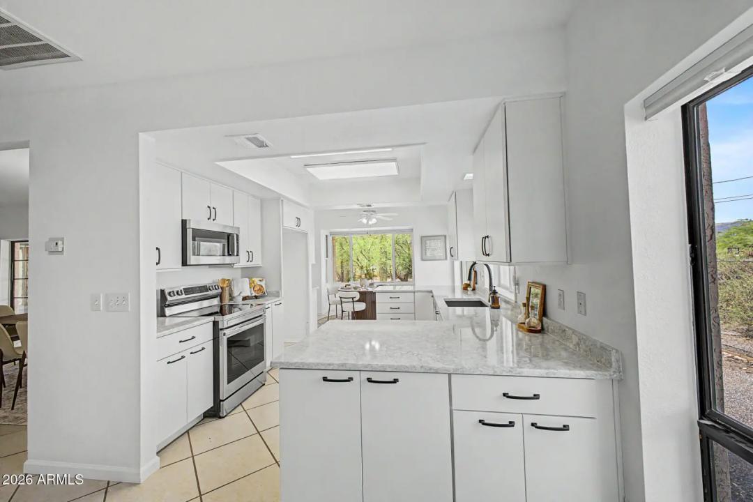 Real Estate Picture 16