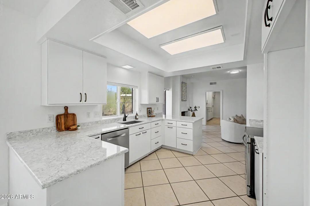 Real Estate Picture 17