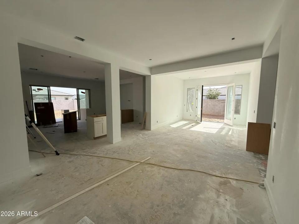 Real Estate Picture 4