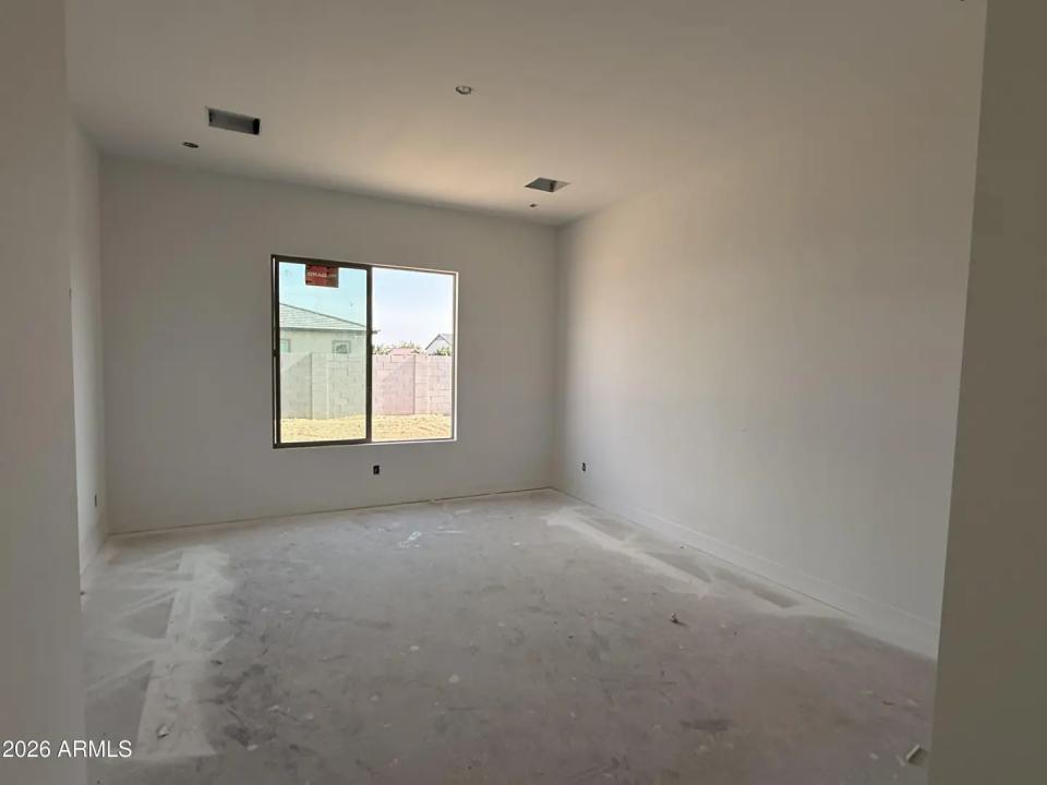 Real Estate Picture 5